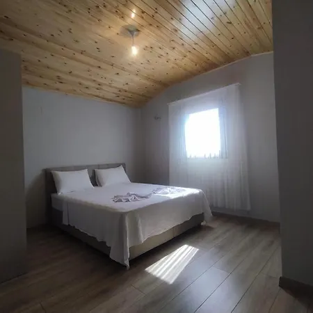 Aparthotel Golden Lake Aparts